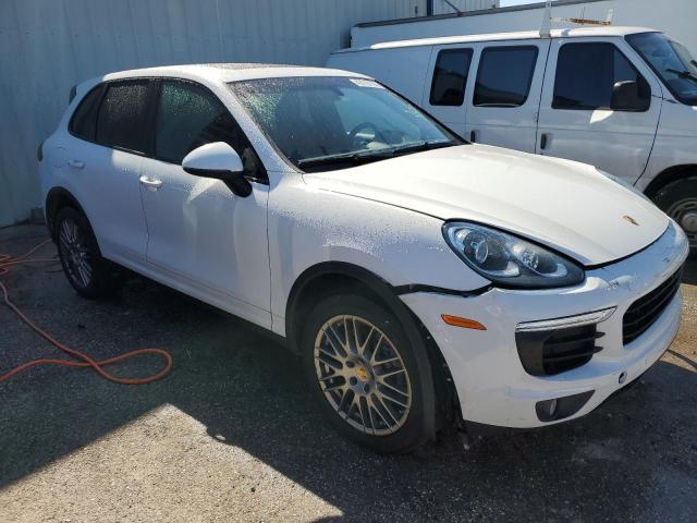 WP1AA2A20GKA09470 - 2016 PORSCHE CAYENNE WHITE photo 4