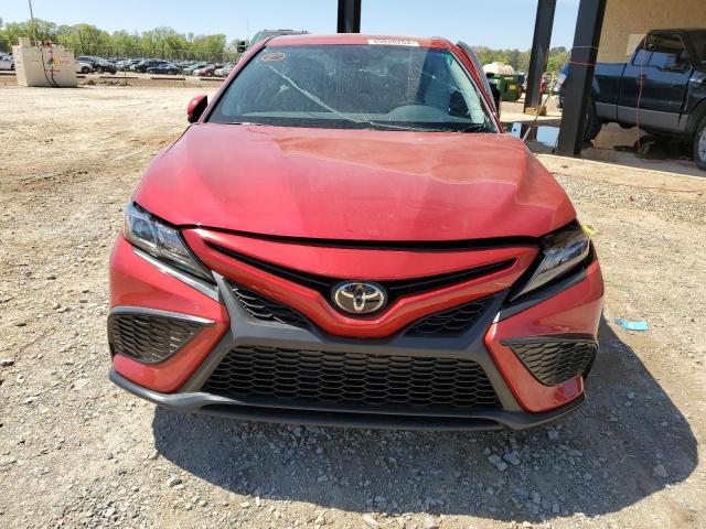 4T1G11AK4RU236847 - 2024 TOYOTA CAMRY SE NIGHT SHADE RED photo 5