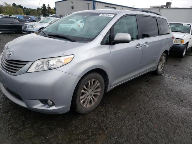 5TDYK3DC7BS095790 - 2011 TOYOTA SIENNA XLE SILVER photo 1