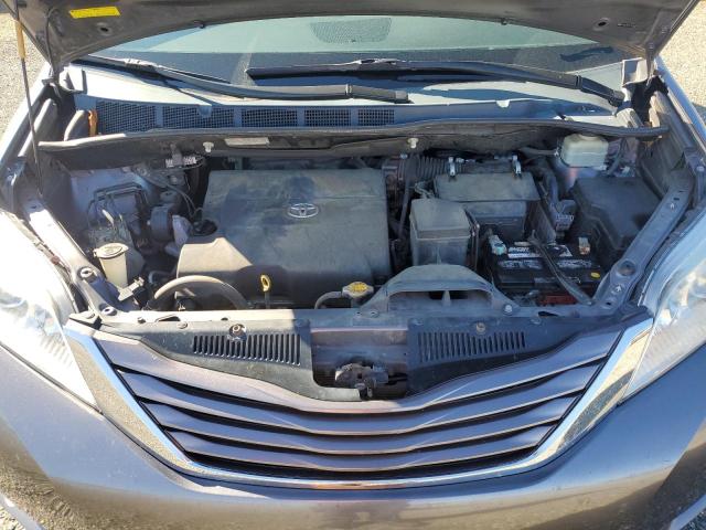 5TDKK3DC5FS579582 - 2015 TOYOTA SIENNA LE GRAY photo 12