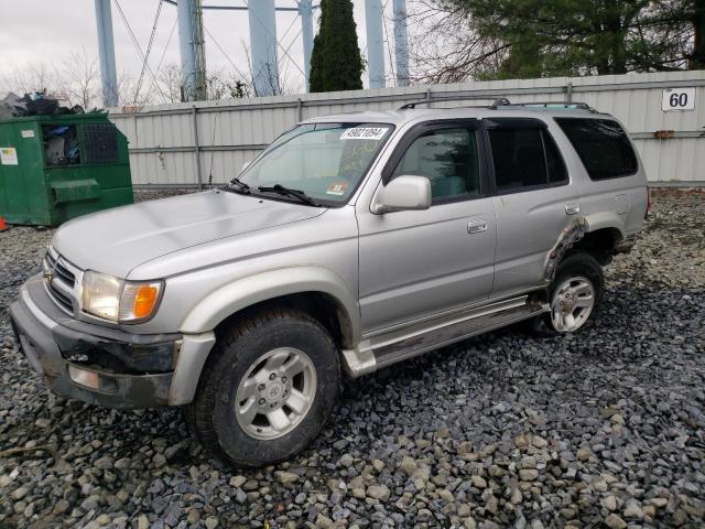 2000 TOYOTA 4RUNNER SR5, 