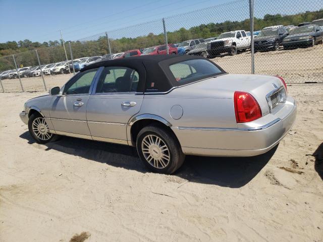 2LNHM82V68X642598 - 2008 LINCOLN TOWN CAR SIGNATURE LIMITED SILVER photo 2