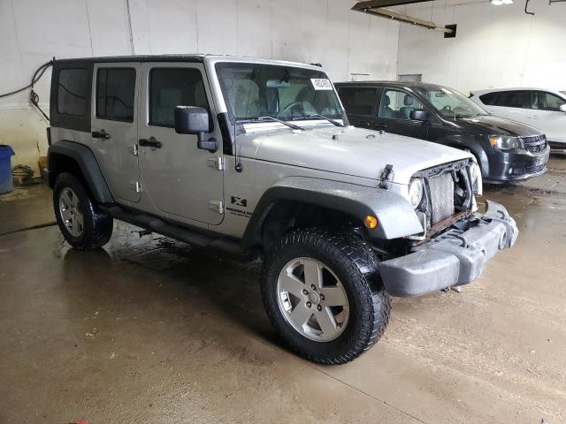 1J4GB39199L754638 - 2009 JEEP WRANGLER U X SILVER photo 4