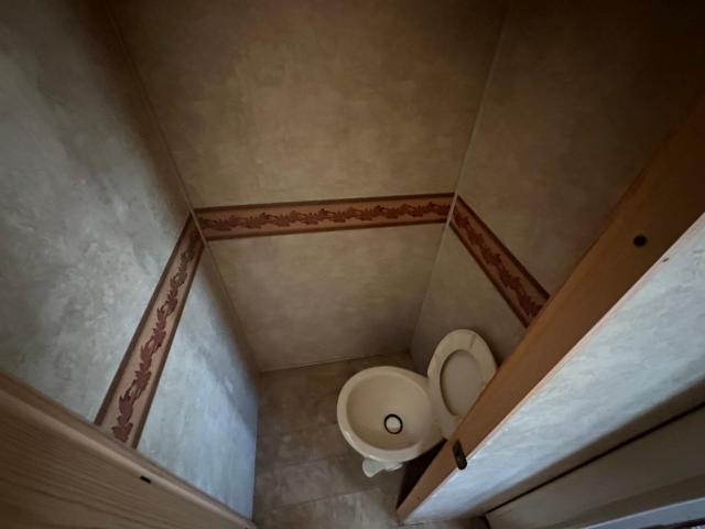 4YDT3102291530602 - 2009 KEYSTONE SPRINTER WHITE photo 9