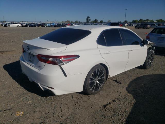 4T1B11HK4JU675664 - 2018 TOYOTA CAMRY L WHITE photo 3