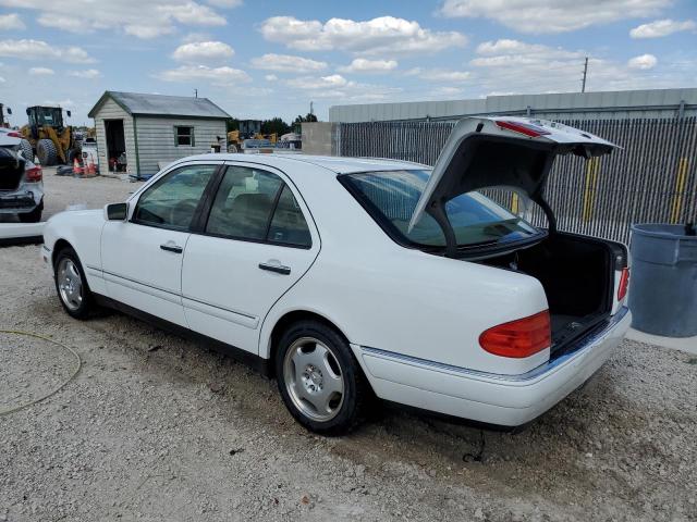 WDBJF72F0VA555057 - 1997 MERCEDES-BENZ E 420 WHITE photo 2