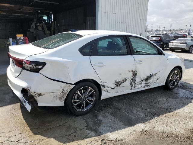 3KPF24AD1PE624484 - 2023 KIA FORTE LX WHITE photo 3