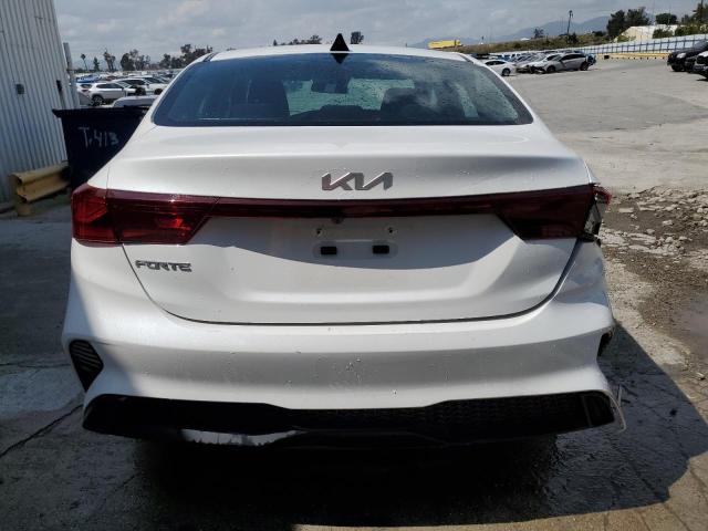 3KPF24AD1PE624484 - 2023 KIA FORTE LX WHITE photo 6