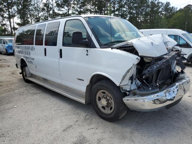 1GAHG39U361208732 - 2006 CHEVROLET EXPRESS G3 WHITE photo 4