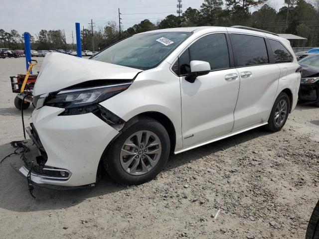 2021 TOYOTA SIENNA XLE, null