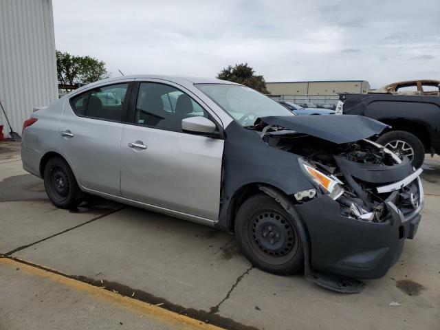 3N1CN7AP0HK427415 - 2017 NISSAN VERSA S SILVER photo 4