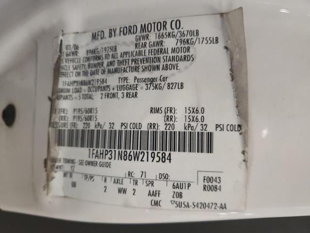 1FAHP31N86W219584 - 2006 FORD FOCUS ZX3 WHITE photo 12