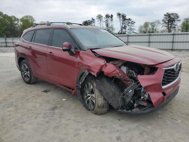 5TDGZRAH1NS540443 - 2022 TOYOTA HIGHLANDER XLE RED photo 4
