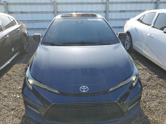 5YFM4RCE3LP021601 - 2020 TOYOTA COROLLA SE BLUE photo 5