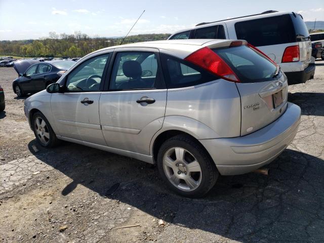 3FAFP37N05R108866 - 2005 FORD FOCUS ZX5 SILVER photo 2