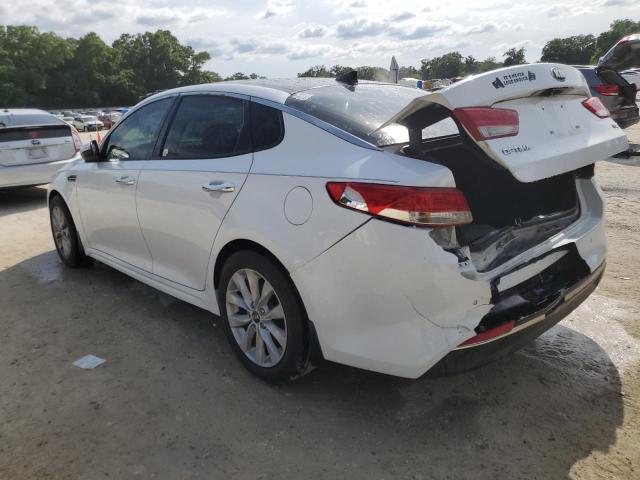 5XXGU4L32JG244698 - 2018 KIA OPTIMA EX WHITE photo 2