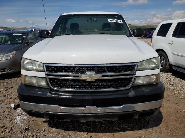 1GCHC24U27E114310 - 2007 CHEVROLET SILVERADO C2500 HEAVY DUTY WHITE photo 5