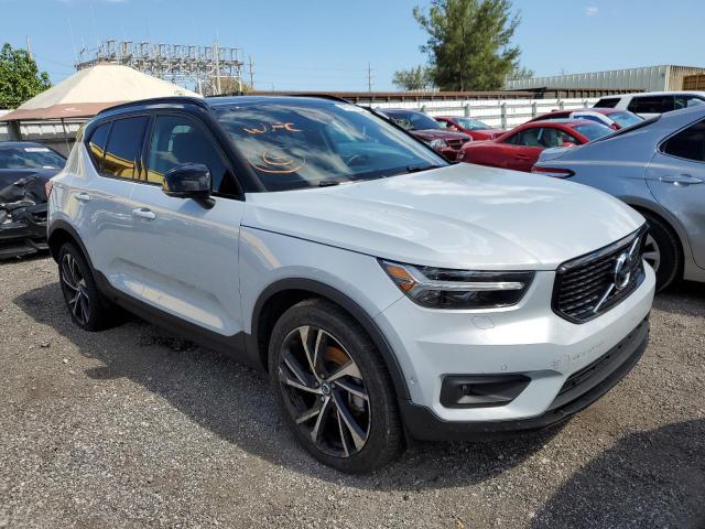 YV4162UM2M2428185 - 2021 VOLVO XC40 T5 R-DESIGN WHITE photo 4