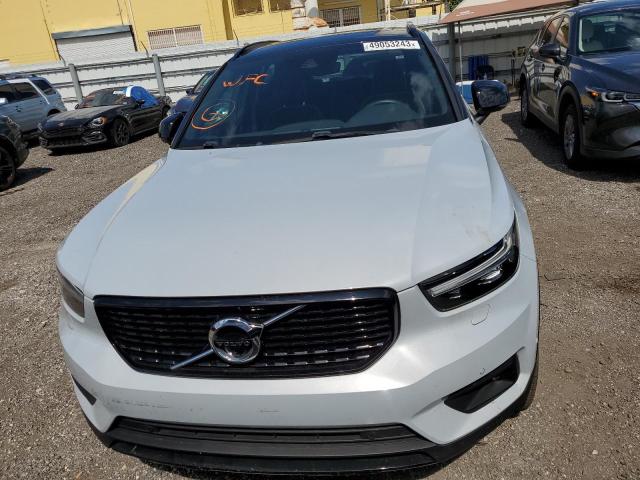 YV4162UM2M2428185 - 2021 VOLVO XC40 T5 R-DESIGN WHITE photo 5