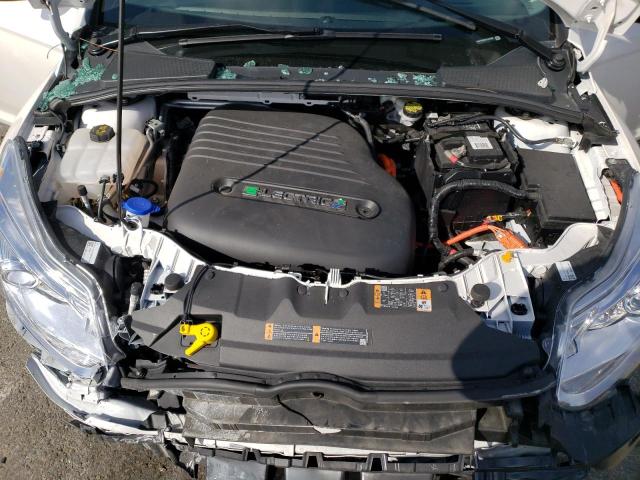 1FADP3R48FL221962 - 2015 FORD FOCUS BEV WHITE photo 11