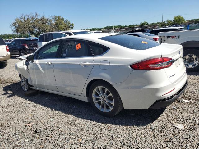 3FA6P0HD3KR239449 - 2019 FORD FUSION SE WHITE photo 2