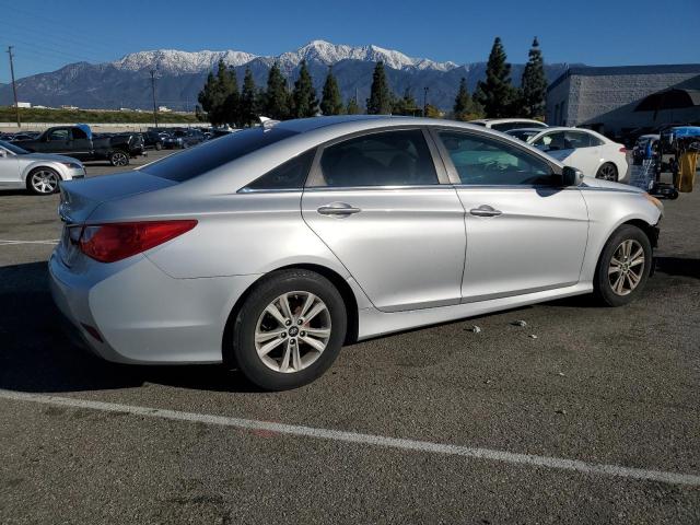 5NPEB4AC7EH867177 - 2014 HYUNDAI SONATA GLS SILVER photo 3