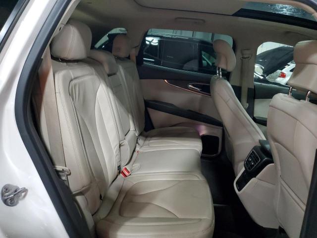2LMTJ8LPXGBL43716 - 2016 LINCOLN MKX RESERVE WHITE photo 11