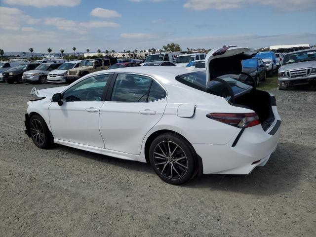4T1G11AK1RU888230 - 2024 TOYOTA CAMRY SE NIGHT SHADE WHITE photo 2