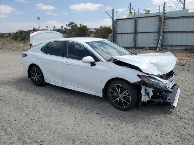 4T1G11AK1RU888230 - 2024 TOYOTA CAMRY SE NIGHT SHADE WHITE photo 4