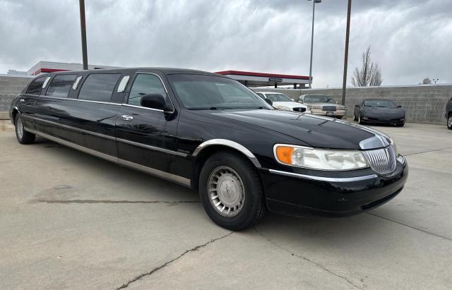 1L1FM81W2XY710154 - 1999 LINCOLN TOWN CAR EXECUTIVE BLACK photo 1