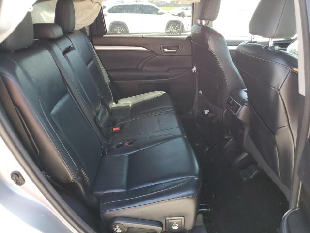 5TDKKRFH9GS122125 - 2016 TOYOTA HIGHLANDER XLE SILVER photo 11