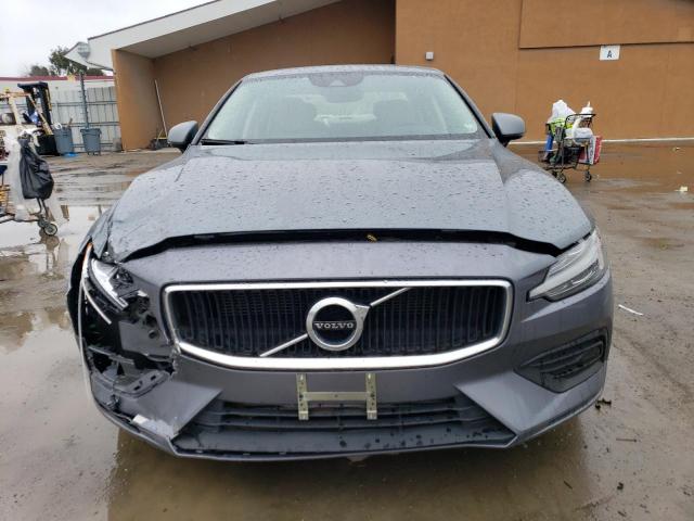 7JR102FK8KG001384 - 2019 VOLVO S60 T5 MOMENTUM GRAY photo 5