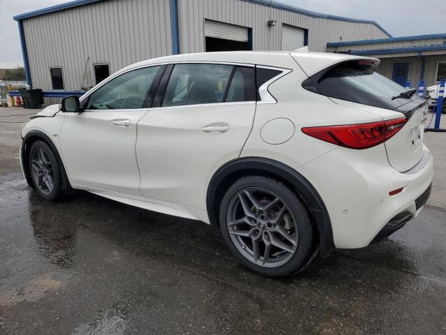 SJKCH5CP2JA047793 - 2018 INFINITI QX30 BASE Weiß Foto 2