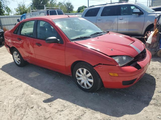 1FAFP34NX5W199243 - 2005 FORD FOCUS ZX4 RED photo 4