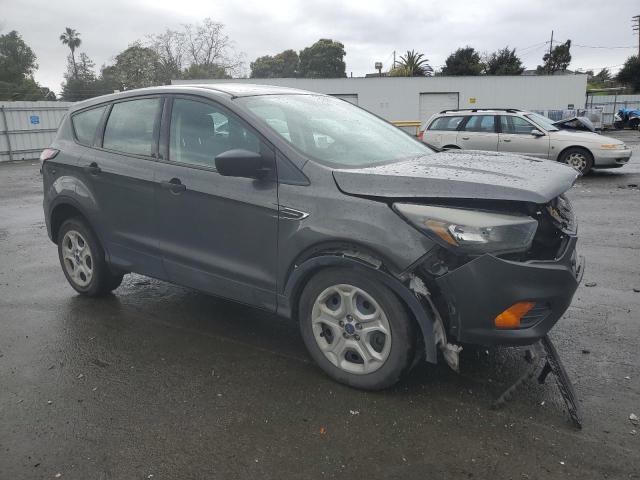 1FMCU0F72JUB54981 - 2018 FORD ESCAPE S GRAY photo 4