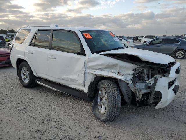 JTEZU5JR2E5071468 - 2014 TOYOTA 4RUNNER SR5 WHITE photo 4