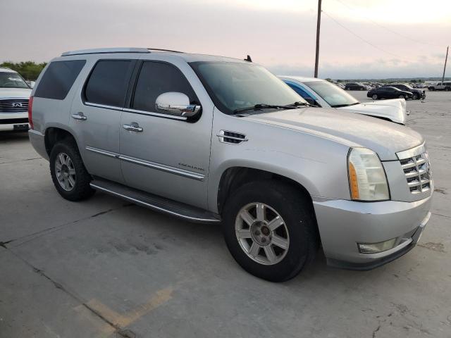 1GYUKAEF7AR123736 - 2010 CADILLAC ESCALADE SILVER photo 4