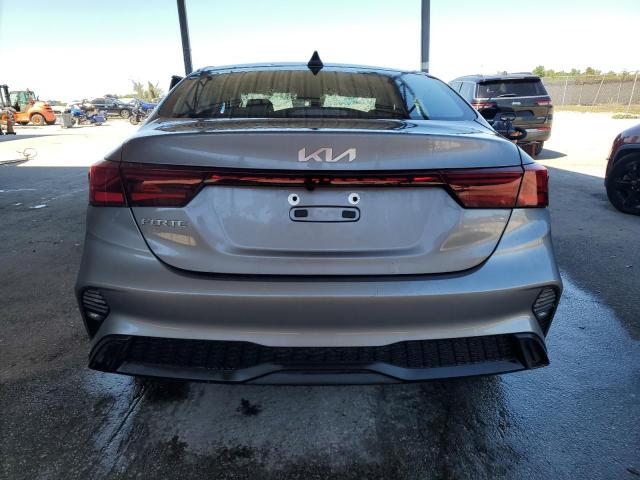 3KPF24AD2PE622873 - 2023 KIA FORTE LX SILVER photo 6