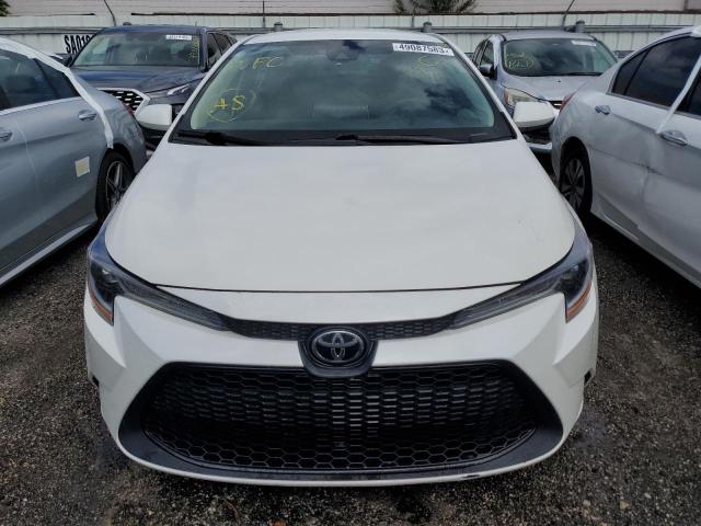 5YFEPMAE7MP165994 - 2021 TOYOTA COROLLA LE WHITE photo 5