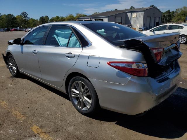 4T1BF1FK7GU511127 - 2016 TOYOTA CAMRY LE SILVER photo 2