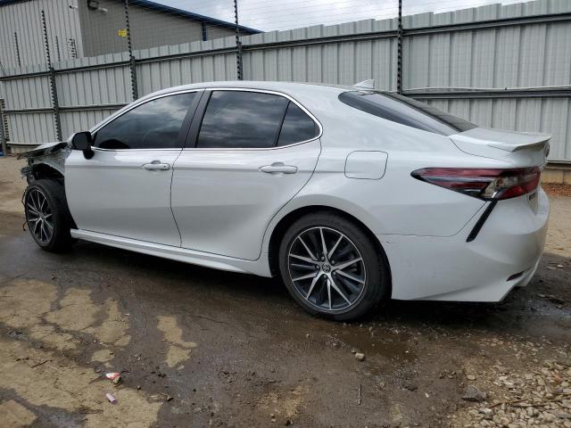 4T1T11AK4PU157769 - 2023 TOYOTA CAMRY SE NIGHT SHADE WHITE photo 2