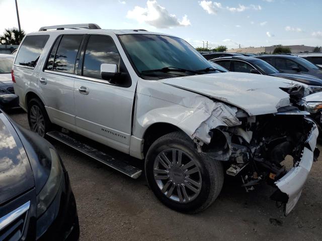 5LMJJ2H52BEJ08339 - 2011 LINCOLN NAVIGATOR თეთრი ფოტო 4