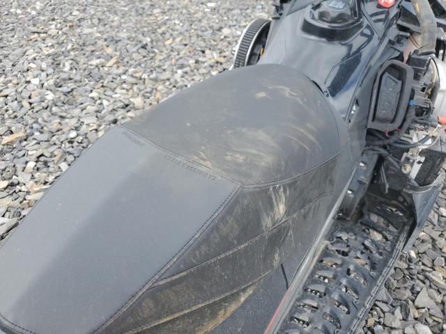 2BPSMBFA3FV000847 - 2015 SKI DOO RENEGADE BLACK photo 5