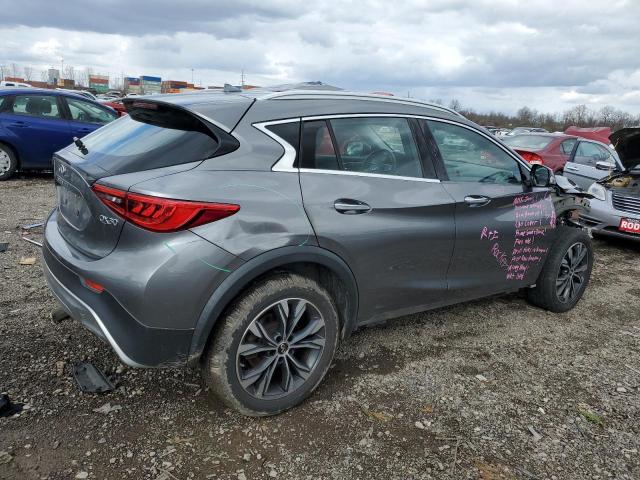 SJKCH5CR2JA059525 - 2018 INFINITI QX30 BASE Grau Foto 3