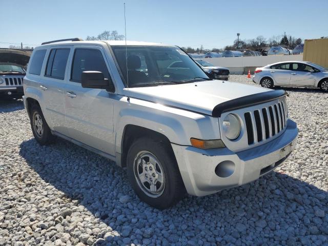 1J4NF2GB7AD672598 - 2010 JEEP PATRIOT SPORT SILVER photo 4