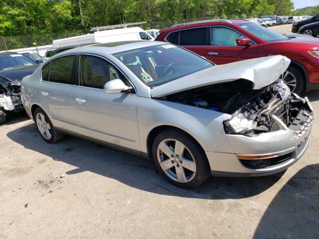 WVWJK73C09P008147 - 2009 VOLKSWAGEN PASSAT TURBO SILVER photo 4