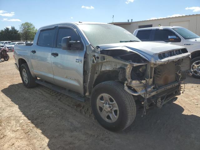 5TFDW5F18JX770033 - 2018 TOYOTA TUNDRA CREWMAX SR5 SILVER photo 4