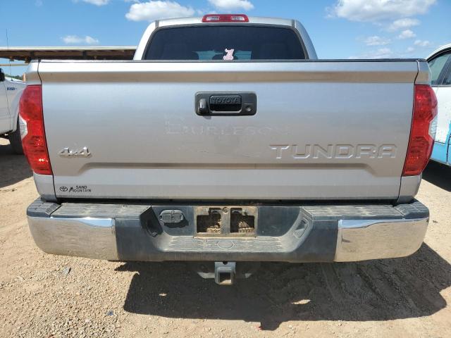 5TFDW5F18JX770033 - 2018 TOYOTA TUNDRA CREWMAX SR5 SILVER photo 6