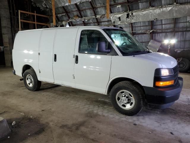 1GCWGAFG0J1275914 - 2018 CHEVROLET EXPRESS G2 WHITE photo 4