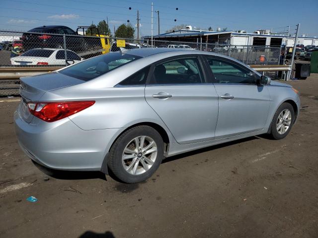 5NPEB4AC7DH599388 - 2013 HYUNDAI SONATA GLS SILVER photo 3